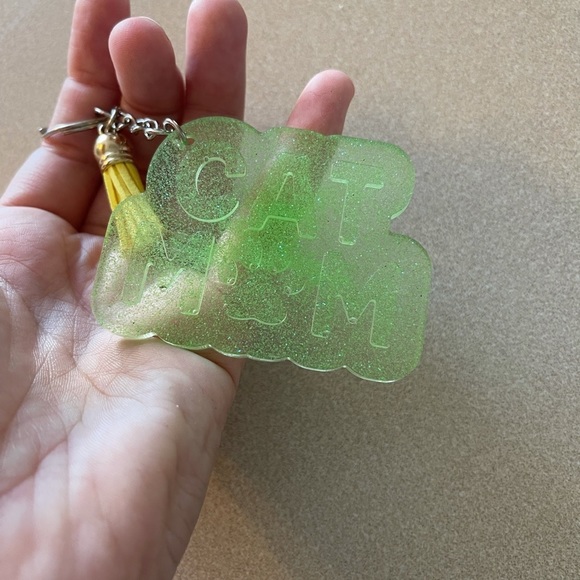 🎉🎉2x HP🎉🎉 Handmade Dog Mom OR Cat Mom Keychain - Picture 3 of 6